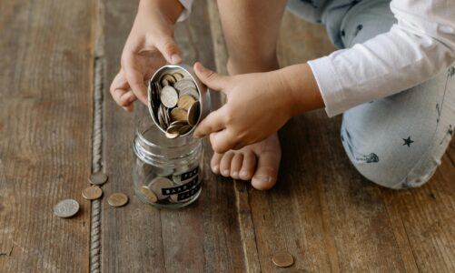 Jak uczyć dzieci mądrego podejścia do pieniędzy?