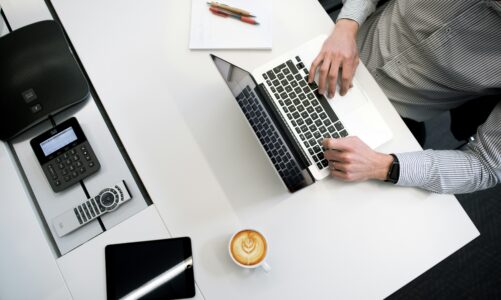 Dlaczego warto prowadzić firmowy blog?